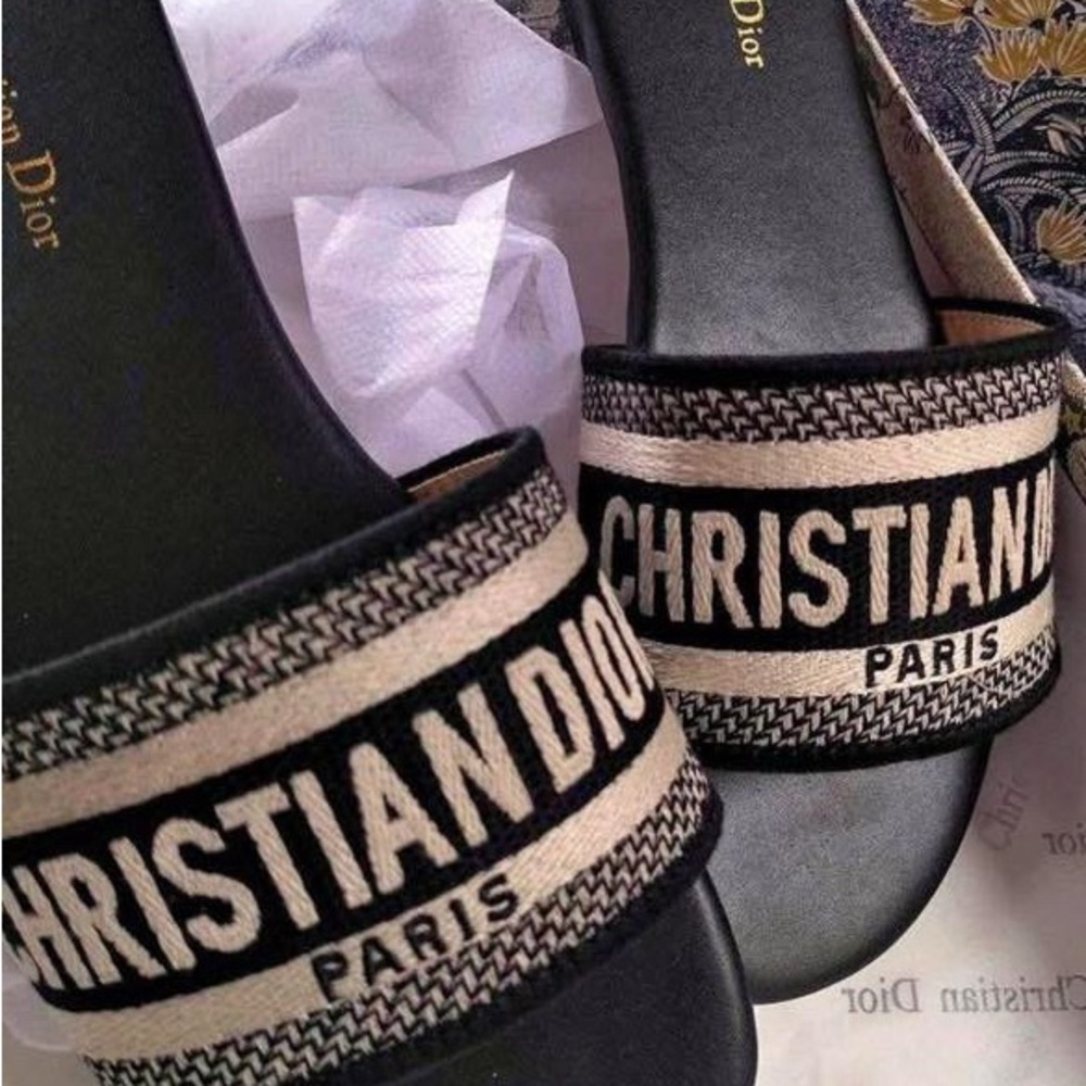 Brand new Christian Dior sandals they are size 7